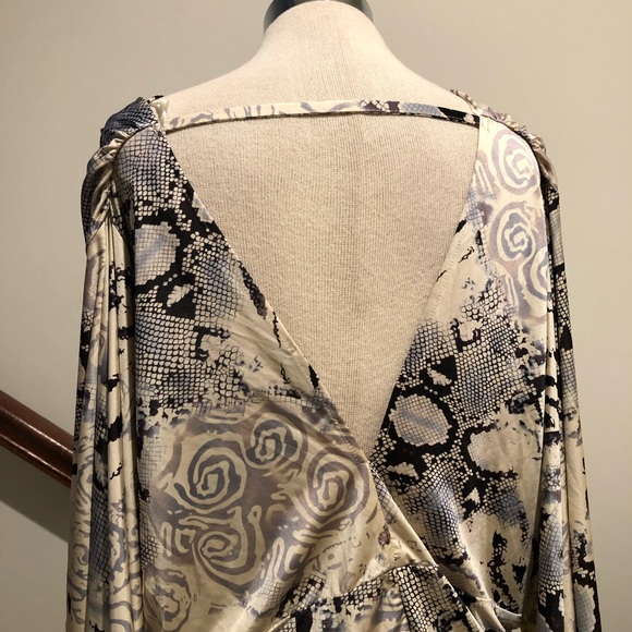 Gorgeous Accentuating Dress - Picture 6 of 6